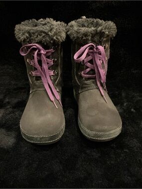 CROCS Berryessa Hiker Suede and Faux Fur Winter Boots  Size 7